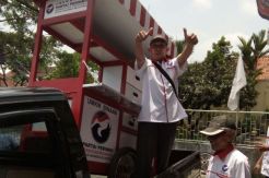 Warga Ciamis Antusias Terima Gerobak Perindo