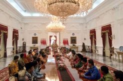 Presiden Jokowi Terima...