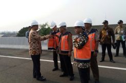Anies Baswedan Dampingi Jokowi Resmikan Tol Becakayu