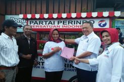 Perindo Kembali Bagikan 13 Gerobak UMKM di Temanggung