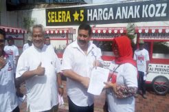 Perindo Bagikan Tujuh Gerobak ke Pedagang Kecil di Jakarta Utara