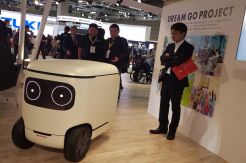Honda Pamerkan Teknologi Gerobak Es Krim Bertenaga Baterai