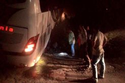 Bus Kurnia Tujuan Medan Terperosok ke Parit di Bener Meriah