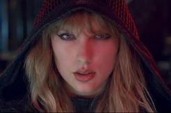 Taylor Swift Lakukan...