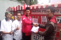 Bantu Pedagang Kecil, Perindo Bagikan 400 Gerobak di Jabar