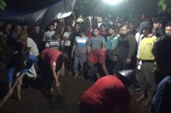 Korban Beringin Raksasa Tumbang Dimakamkan