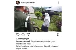 Tak Punya SIM saat Dirazia Siswi Ini Maki Polisi dan Banting Helm