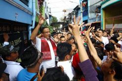 Hadiri HUT Ke-16 Kepulauan Seribu, Anies Disambut Tarian Daerah