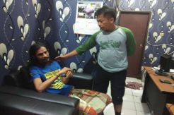Sembunyi di Hutan Karet,...