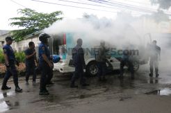 Korsleting, Minibus Perusahaan Kecantikan Terbakar di Ciledug