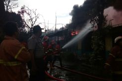 Kebakaran Pabrik Tiner, 2 Pegawai Alami Luka Bakar