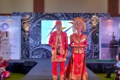 Mengenal Busana Daerah di The 14th INDOCRAFT 2017