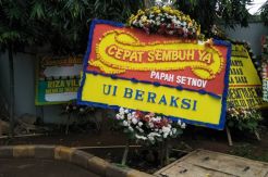 Karangan Bunga Semoga Lekas Sembuh Setya Novanto Hiasi RSCM