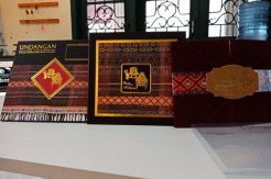 Motif Ulos Undangan Bobby-Kahiyang Sangat Spesial