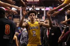 Lawan Denver Nuggets,...