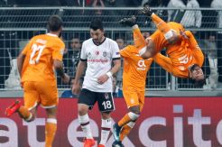 Besiktas Pastikan Lolos...