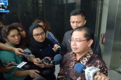 Jenguk Setnov di Rutan KPK, Wabendum Golkar Beri Buku Motivasi