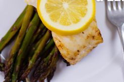 Yuk, Makan Malam dengan Kakap Putih, Asparagus dan Lemon!