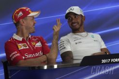 Hamilton: Perbedaan...