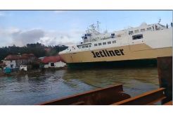 Video Amatir Detik-Detik Kapal Jet Liner Tabrak  Eks Kantor Syahbandar