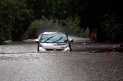 Diguyur Hujan Beberapa Jam, Surabaya Dikepung Banjir