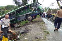 Evakuasi Bus ALS Maut Gunakan Dua Alat Berat