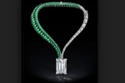 Kalung Zamrud Ini Terjual Rp476 Miliar