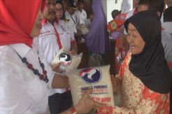 Perindo Jombang Bagikan Seribu Paket Beras Gratis ke Warga