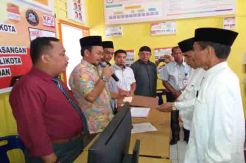 Maju Cawalkot, Kadisporabudbar Padanglawas Serahkan 15.000 KTP
