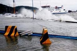 Tinggi Gelombang 5 Meter, Penyeberangan Merak-Bakauheni Ditutup Sementara