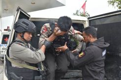 Mencekam, Pasukan Brimob Diberondong Tembakan Kelompok Bersenjata
