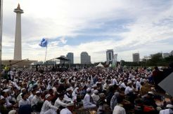 Selain Dzikir, Lagu...