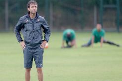 Ini Kata Luis Milla Soal Lapangan Stadion yang Becek dan Berlumpur