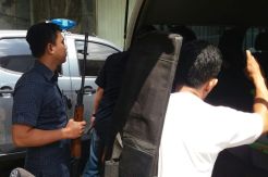 Bareskrim Limpahkan 3 Tersangka Kasus First Travel ke Kejari Depok