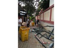 Jendela Kaca Gedung SDN di Tangsel Ambruk, Timpa Rumah Warga