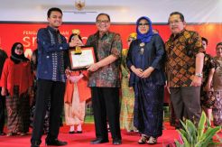 Menkop dan UKM Beri Penghargaan 21 UKM Inspiratif
