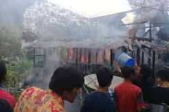 Pemilik Pergi ke Gereja, Rumah Ludes Terbakar