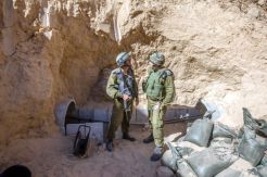 Israel Hancurkan Terowongan...