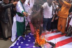 Dukung Palestina, Jawara Betawi Bakar Foto Trump di Depan Kedubes AS