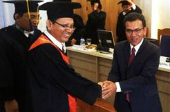 Angkat UKM Bordir, Bupati Kudus Musthofa Raih Gelar Doktor
