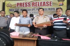 Curi Onderdil Mesin Penggulung Kertas, Tiga Karyawan Dibekuk