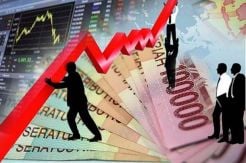 IHSG Melemah 10,34 Poin, Rupiah Lunglai di Rp13.580/USD