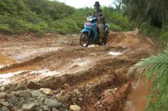 Tambang Galian C Ditutup, Proyek Jalan Desa Jadi Kubangan