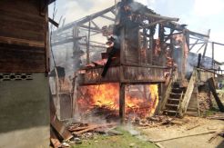 Lupa Matikan Api Tungku, 2 Rumah Ludes Terbakar