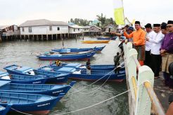 Bupati Bintan Berikan 68 Unit Kapal Motor kepada Nelayan