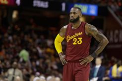 LeBron James Cetak Triple-Double...