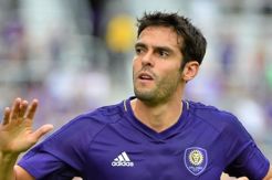 Kaka Resmi Umumkan Gantung Sepatu
