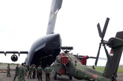 Tiga Heli Apache Tiba di Lanumad A Yani Semarang