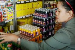 Jelang Natal dan Tahun Baru, Balai POM Ambon Razia Makanan dan Minuman
