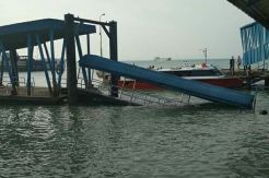 Jembatan Ponton Pelabuhan Bulanglinggi Tanjunguban Ambuk